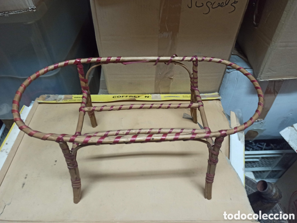 Casas de mu&ntilde;ecas: Soporte cuna mu&ntilde;eca antiguo - Foto 2