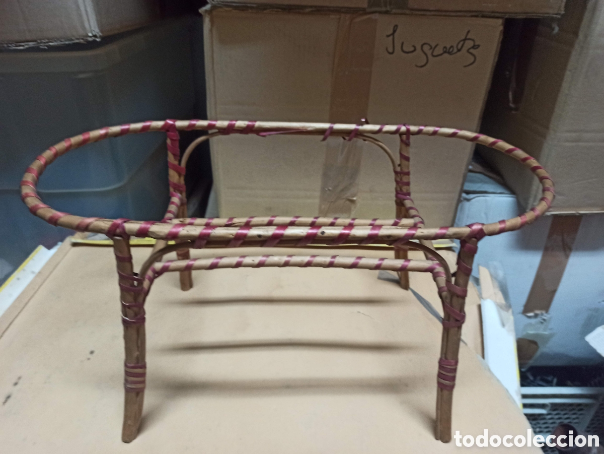 Casas de mu&ntilde;ecas: Soporte cuna mu&ntilde;eca antiguo - Foto 1