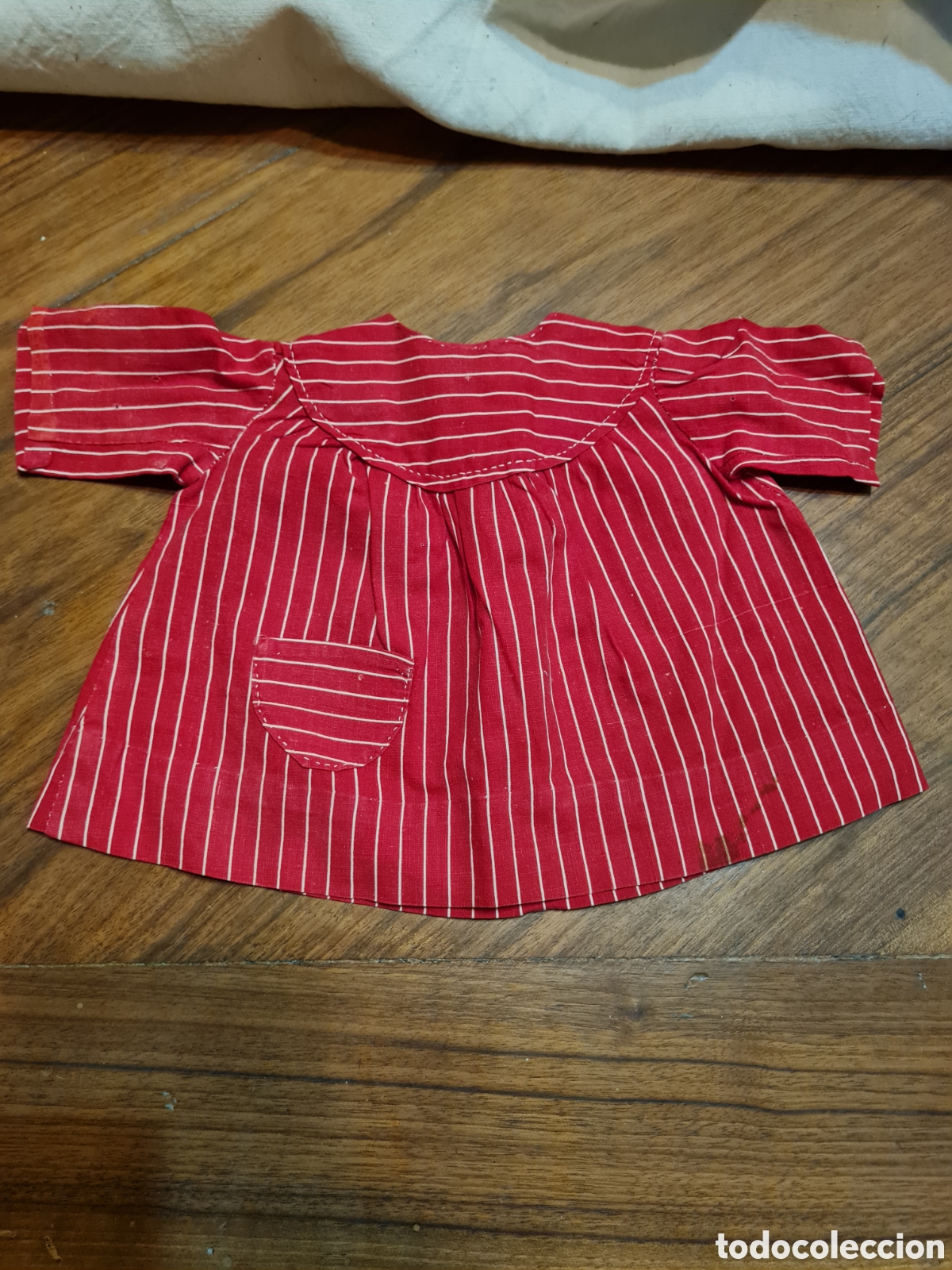 Casas de mu&ntilde;ecas: Vestido para mu&ntilde;eca rojo - Foto 1