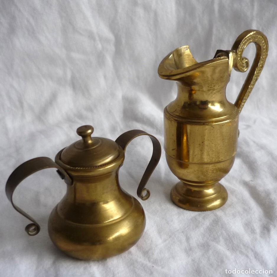 Casas de mu&ntilde;ecas: 2 jarrones de bronce en miniatura - Foto 1