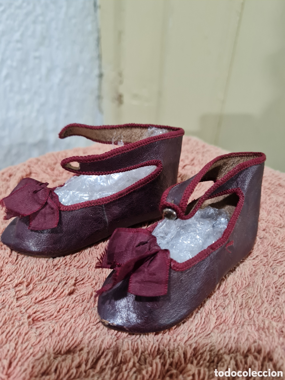 Casas de mu&ntilde;ecas: Zapatos de piel para mu&ntilde;eca Bru - Foto 1