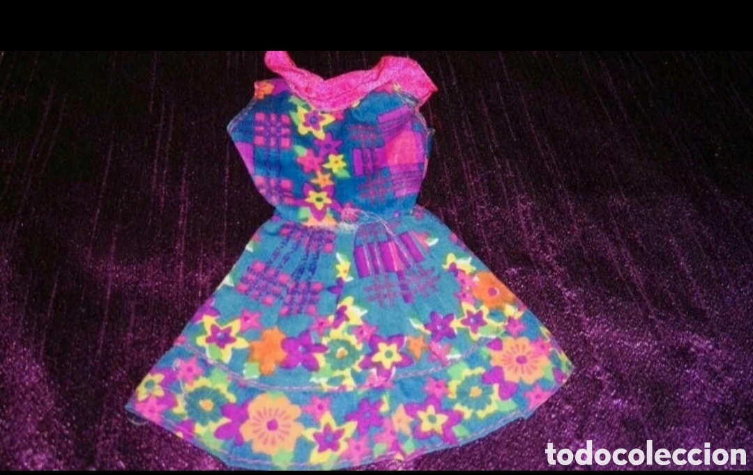 Casas de mu&ntilde;ecas: Lote 12 vestidos Barbie - Foto 3