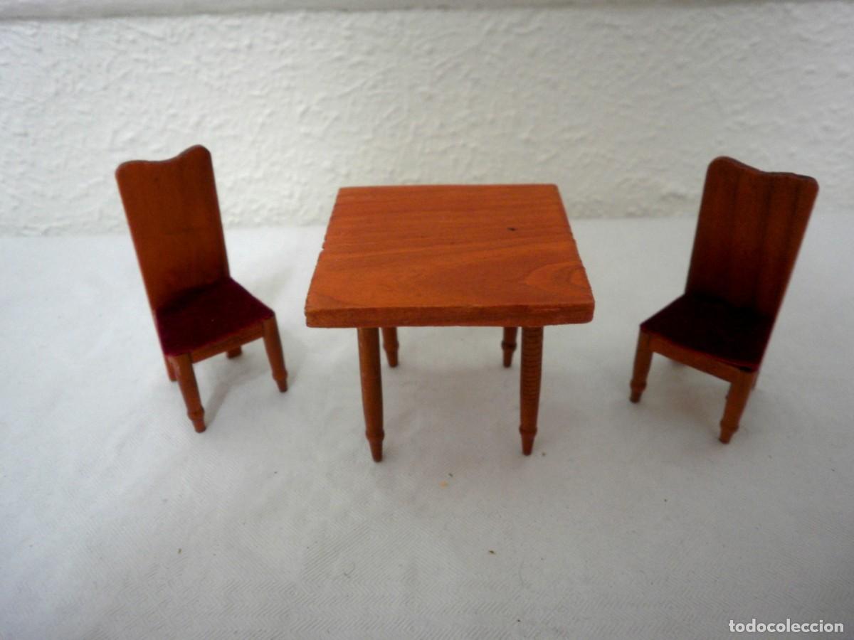 Casas de mu&ntilde;ecas: Juego de mesa y dos sillas de casa de mu&ntilde;ecas - Foto 2