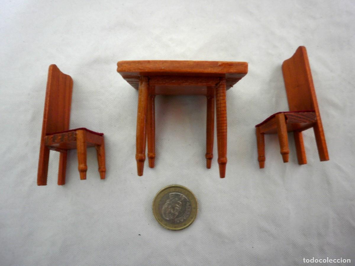 Casas de mu&ntilde;ecas: Juego de mesa y dos sillas de casa de mu&ntilde;ecas - Foto 3