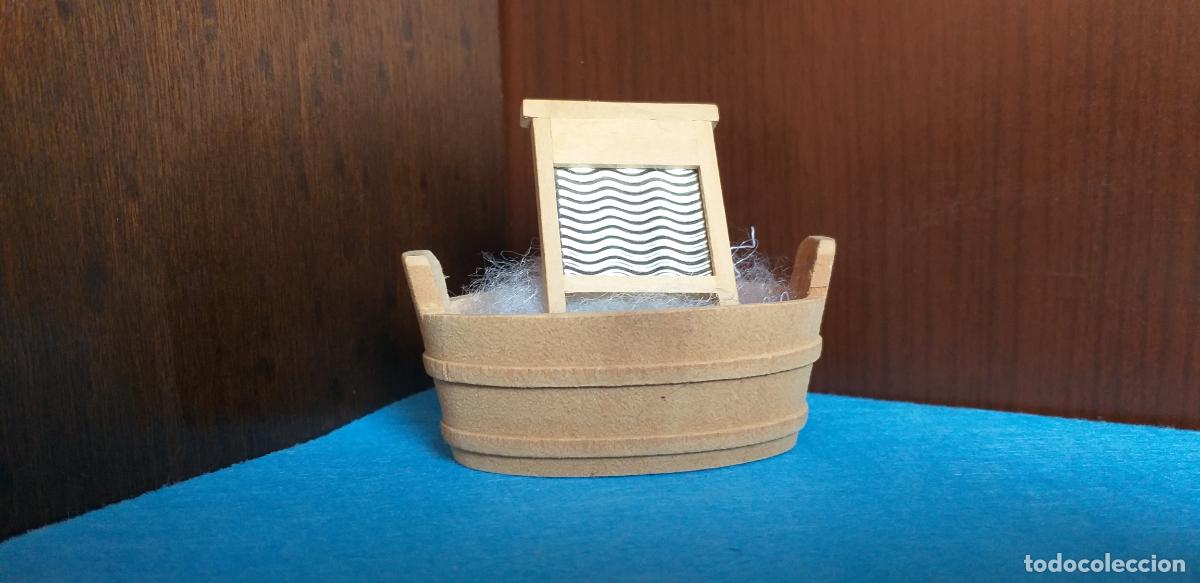Casas de mu&ntilde;ecas: Lavadero de casa de mu&ntilde;ecas, con tabla de lavar. - Foto 1
