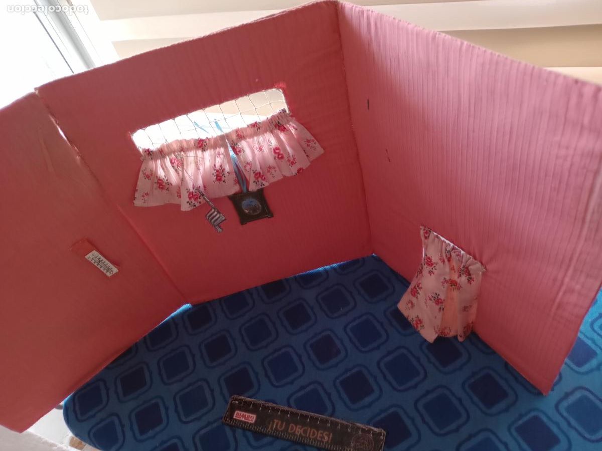 Casas de mu&ntilde;ecas: Paredes para casa de mu&ntilde;ecas, con complementos: espejo, cortinas, term&oacute;metro - Foto 1