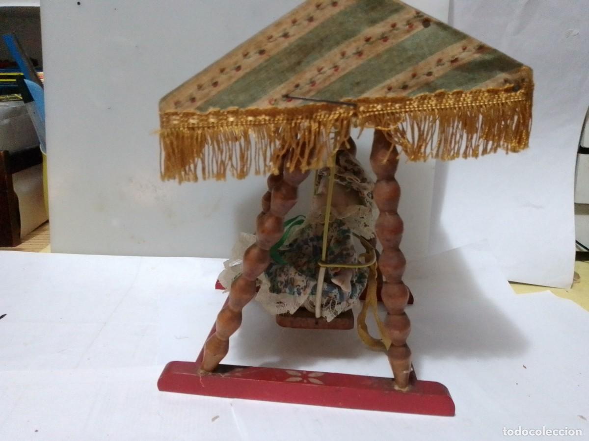 Casas de mu&ntilde;ecas: Antiguo columpio con mu&ntilde;eca - Foto 3