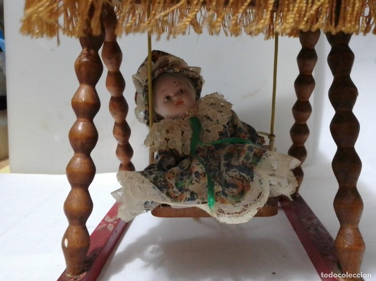 Casas de mu&ntilde;ecas: Antiguo columpio con mu&ntilde;eca - Foto 7