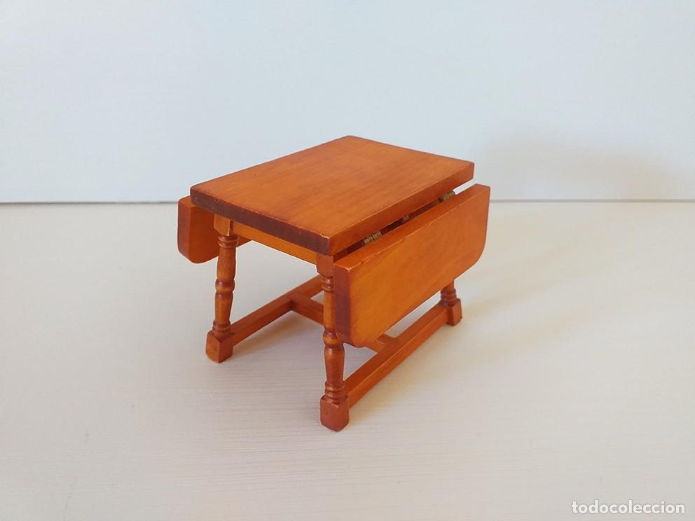 Case di Bambole: Mesa miniatura madera mini mueble casa mu&ntilde;ecas Laura monta&ntilde;as