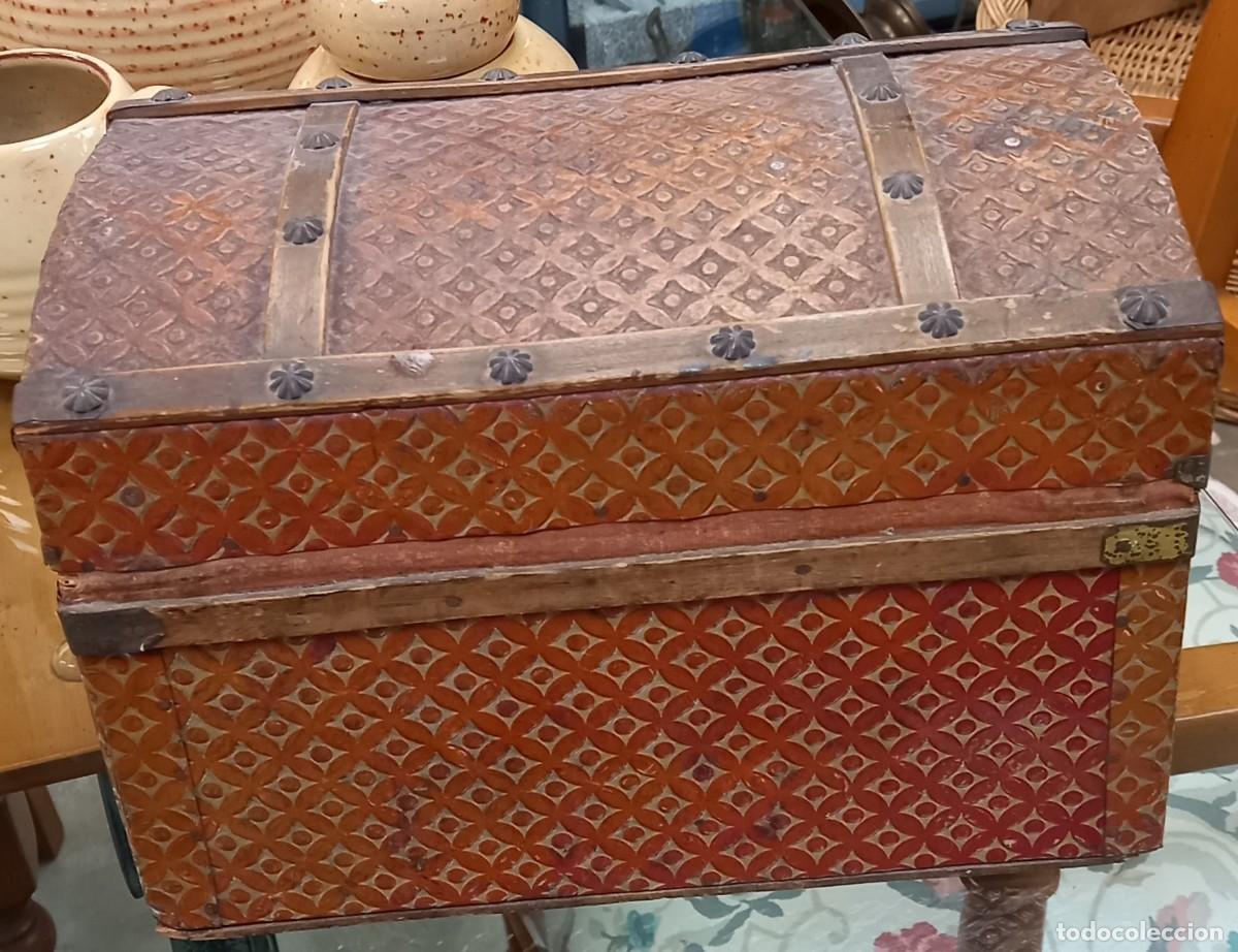 Casas de mu&ntilde;ecas: Ba&uacute;l mu&ntilde;ecas antiguo - Foto 3