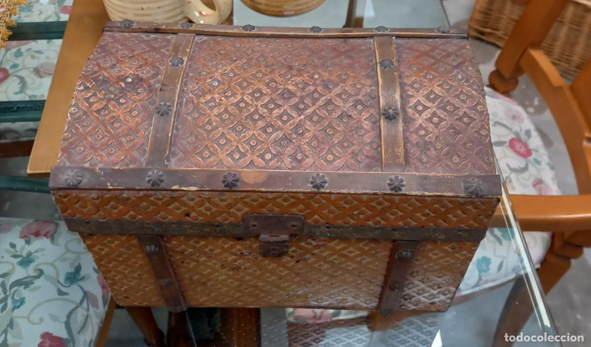 Casas de mu&ntilde;ecas: Ba&uacute;l mu&ntilde;ecas antiguo - Foto 5