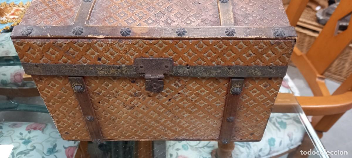 Casas de mu&ntilde;ecas: Ba&uacute;l mu&ntilde;ecas antiguo - Foto 6