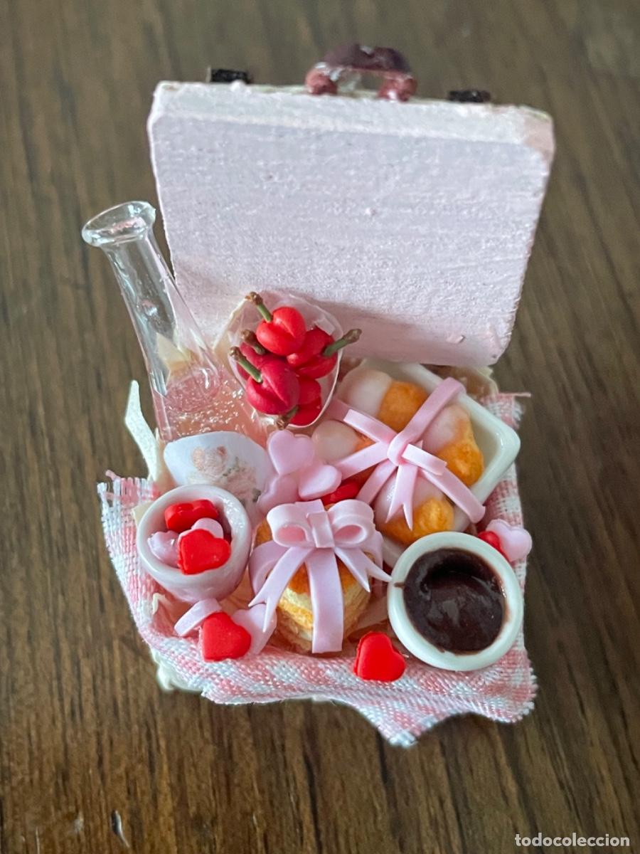 Casas de mu&ntilde;ecas: Picnic Cesta con dulces miniatura casa de mu&ntilde;ecas - Foto 2