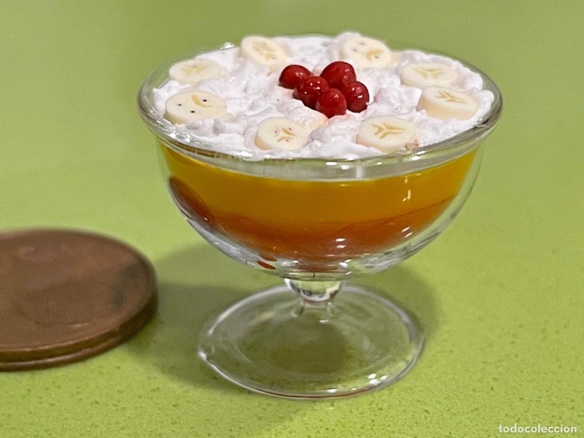 Casas de mu&ntilde;ecas: Copa de fruta y nata comida en miniatura - Foto 1