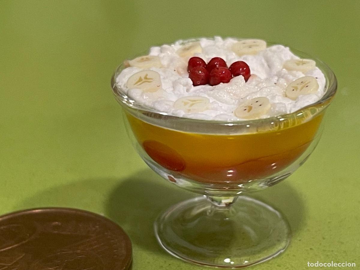 Casas de mu&ntilde;ecas: Copa de fruta y nata comida en miniatura - Foto 2