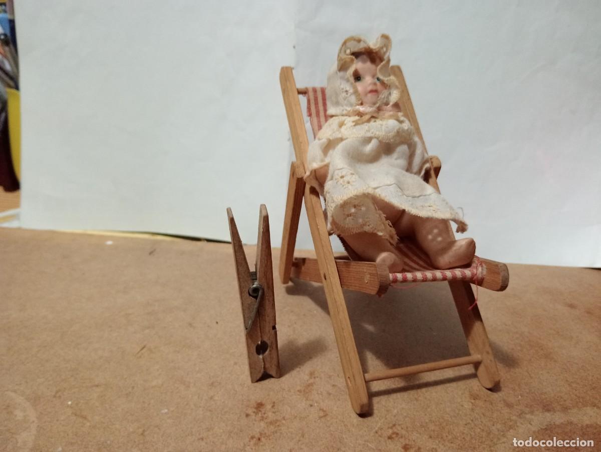 Casas de mu&ntilde;ecas: Antigua peque&ntilde;a amaca con mu&ntilde;eca - Foto 1