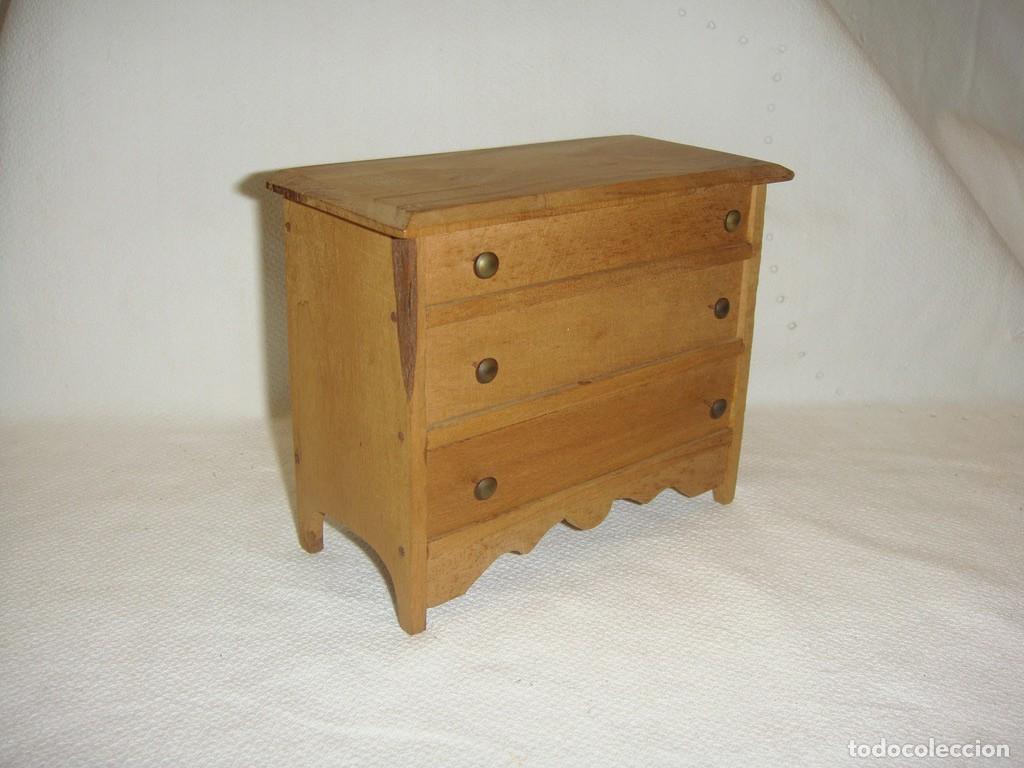 Casas de mu&ntilde;ecas: C&oacute;moda de madera para casa de mu&ntilde;ecas. - Foto 3