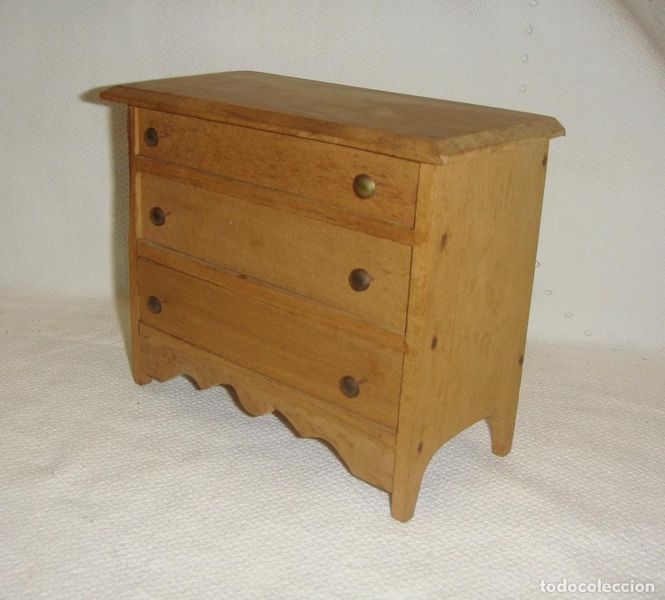 Casas de mu&ntilde;ecas: C&oacute;moda de madera para casa de mu&ntilde;ecas. - Foto 4