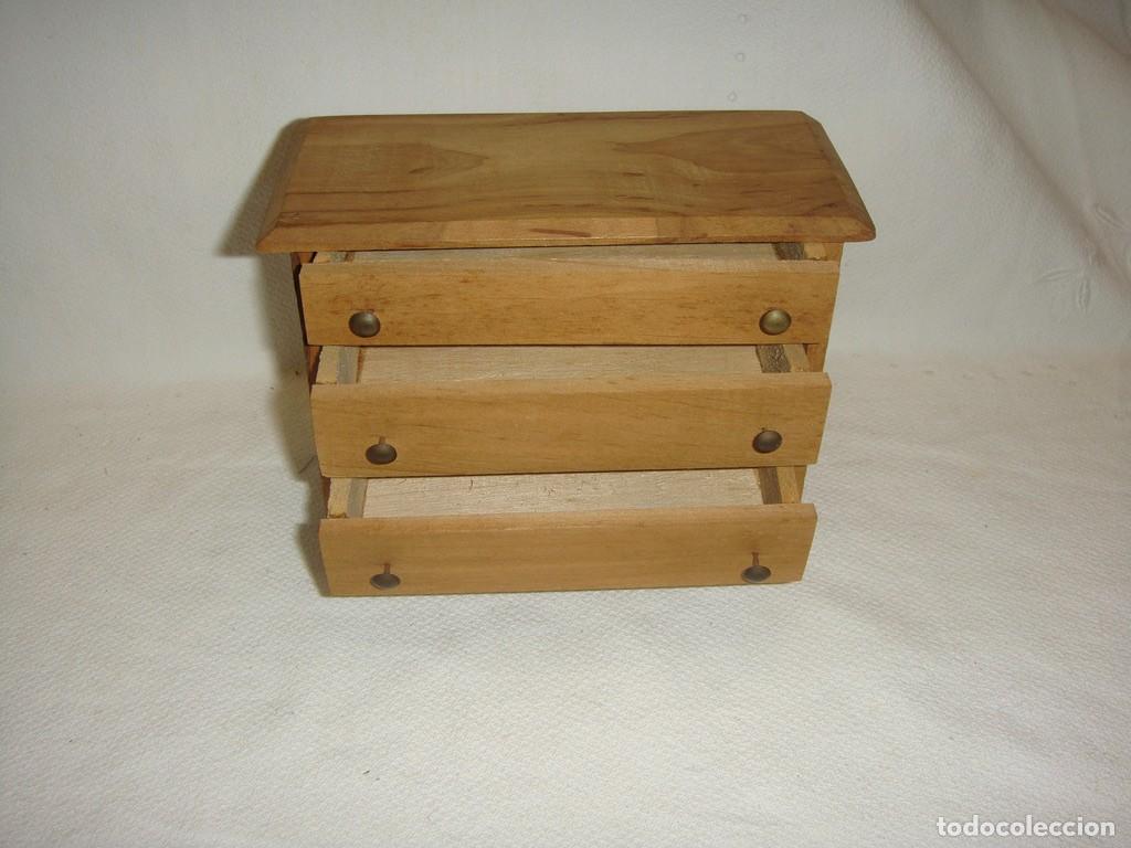 Casas de mu&ntilde;ecas: C&oacute;moda de madera para casa de mu&ntilde;ecas. - Foto 5