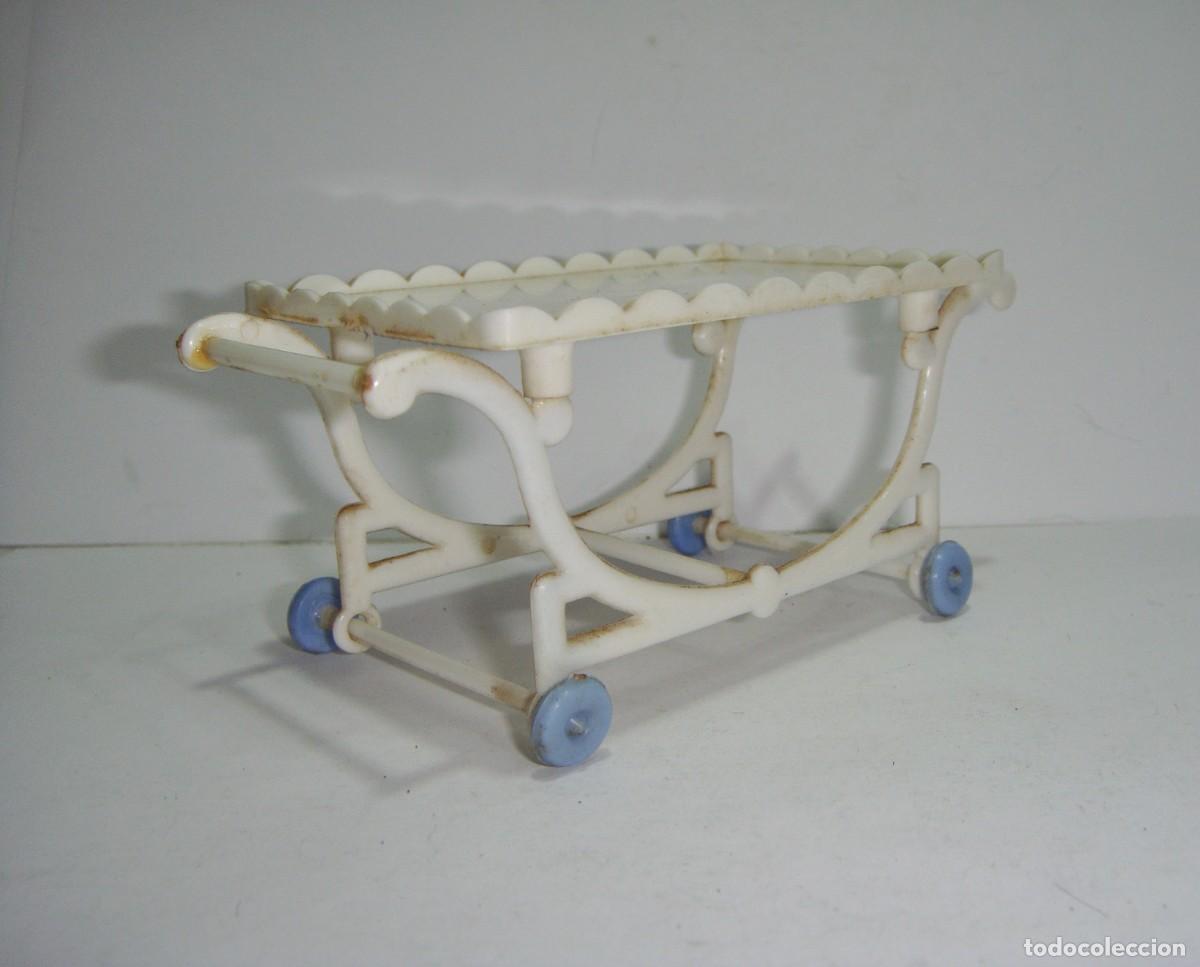 Casas de mu&ntilde;ecas: Mesa Camarera en miniatura para casa de mu&ntilde;ecas. Pl&aacute;stico. - Foto 5