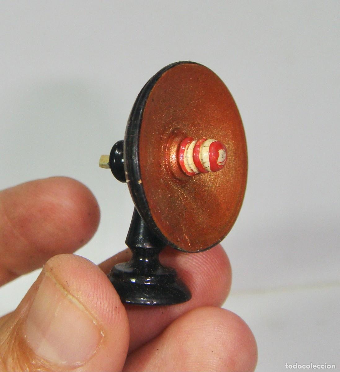Casas de mu&ntilde;ecas: Antena en miniatura. Madera. Para casa de mu&ntilde;ecas. - Foto 1