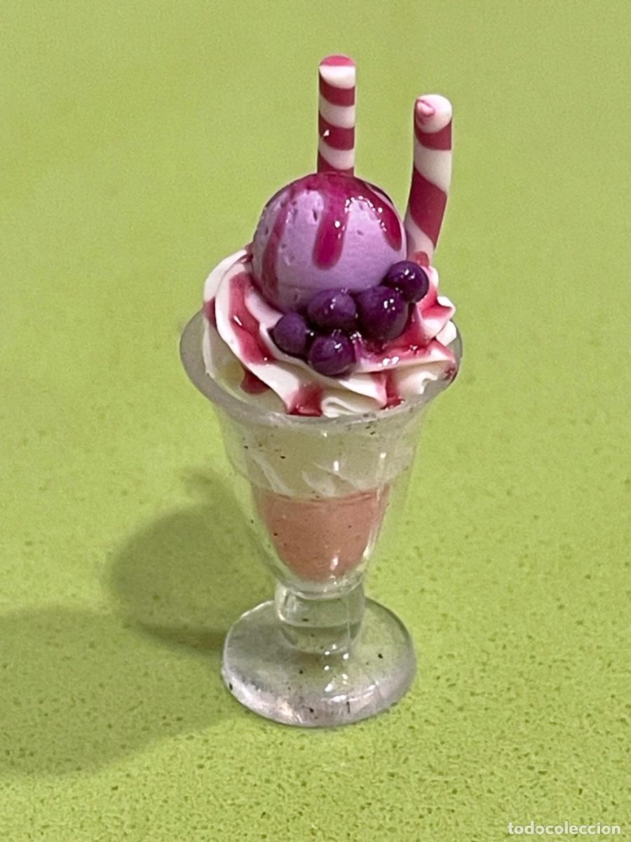 Casas de mu&ntilde;ecas: Copa de helado de frambuesa miniatura para casa de mu&ntilde;ecas - Foto 1