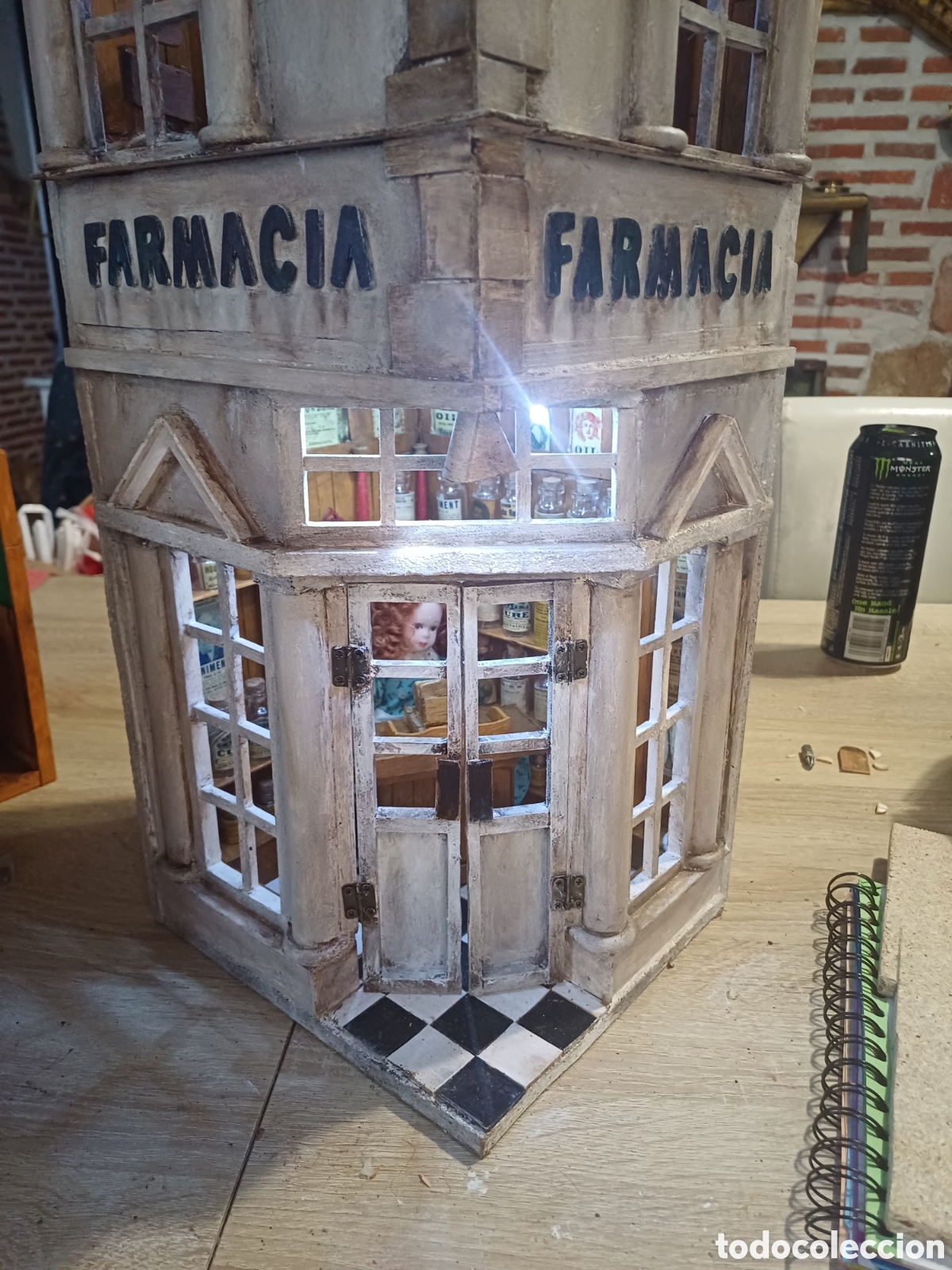Casas de mu&ntilde;ecas: Farmacia 1:12 echa a mano con luz - Foto 6