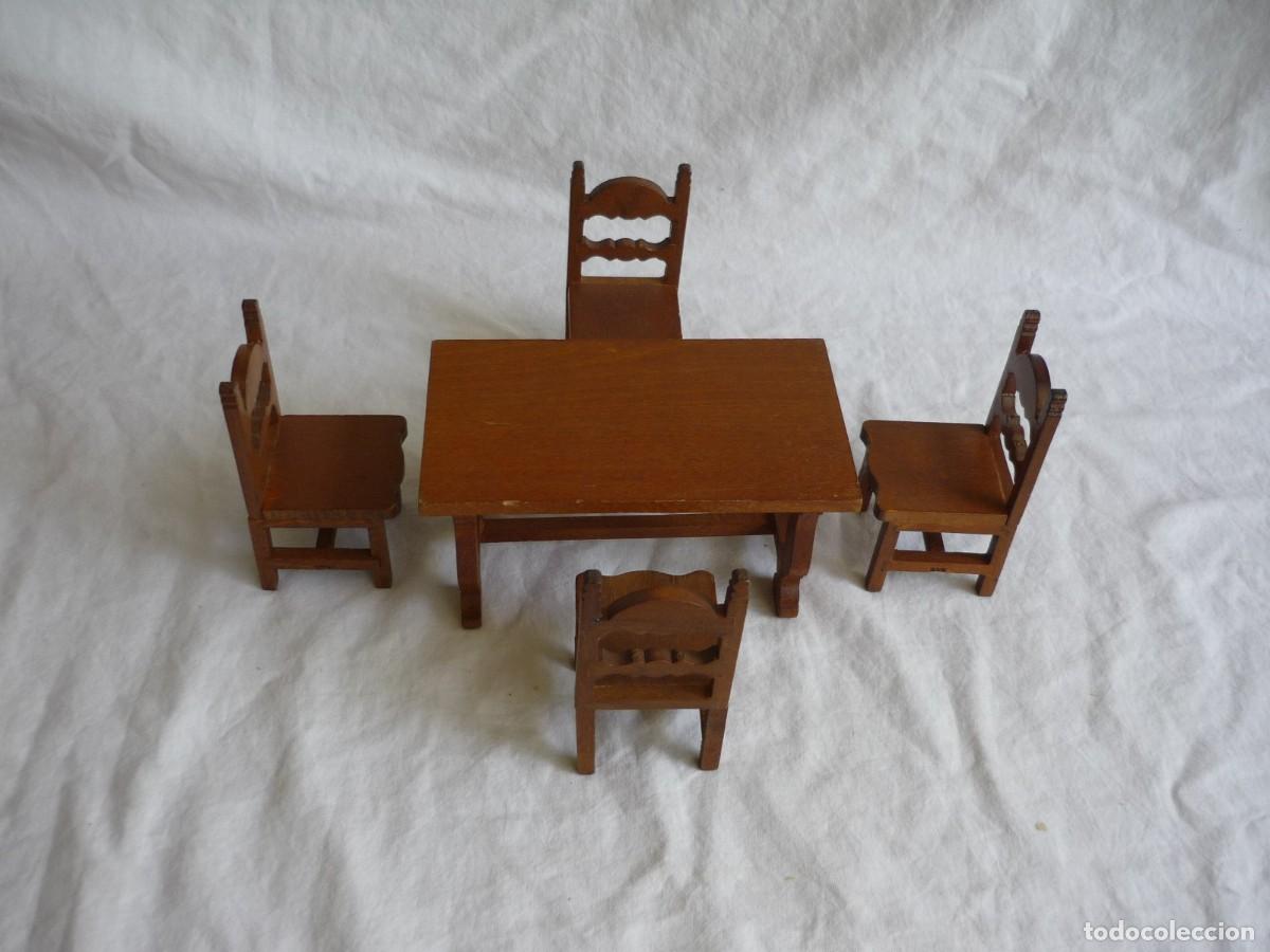 Casas de mu&ntilde;ecas: Mesa con 4 sillas fabricadas en madera en miniatura - Foto 2