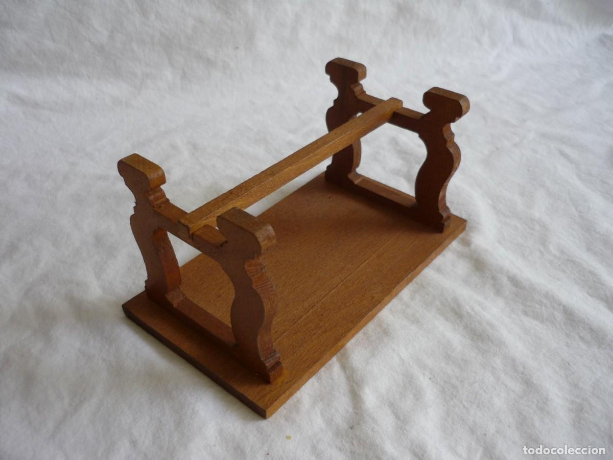 Casas de mu&ntilde;ecas: Mesa con 4 sillas fabricadas en madera en miniatura - Foto 9
