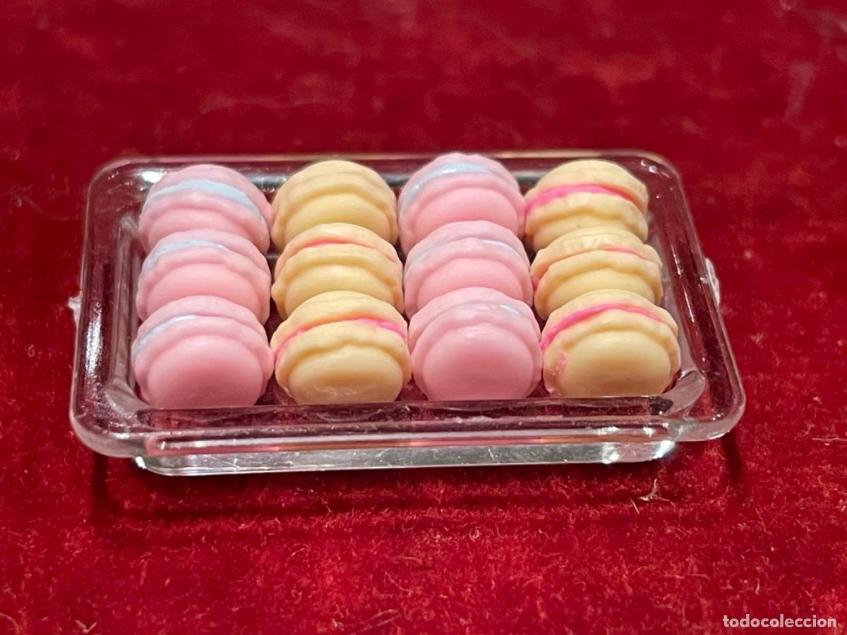 Casas de mu&ntilde;ecas: Bandeja con pasteles macarrones en miniatura - Foto 2