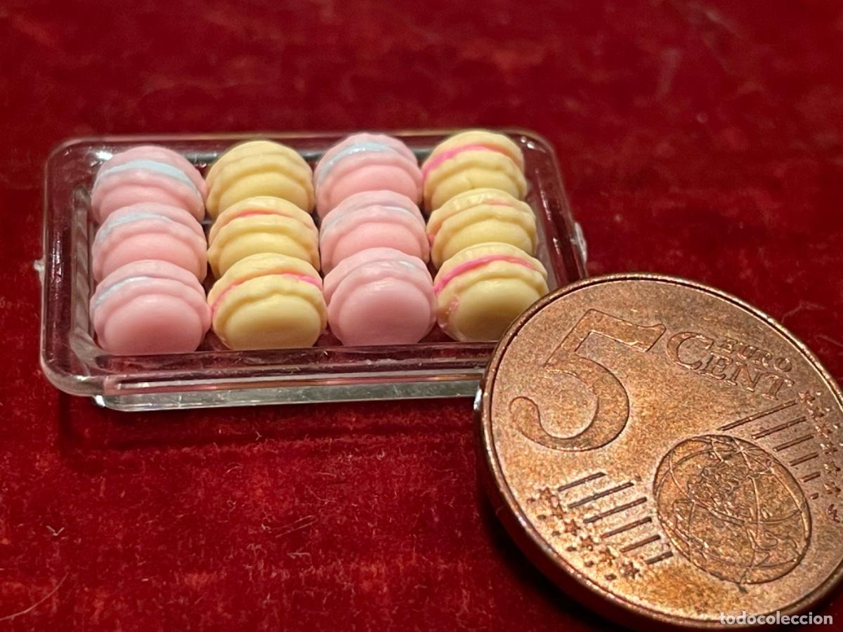 Casas de mu&ntilde;ecas: Bandeja con pasteles macarrones en miniatura - Foto 4
