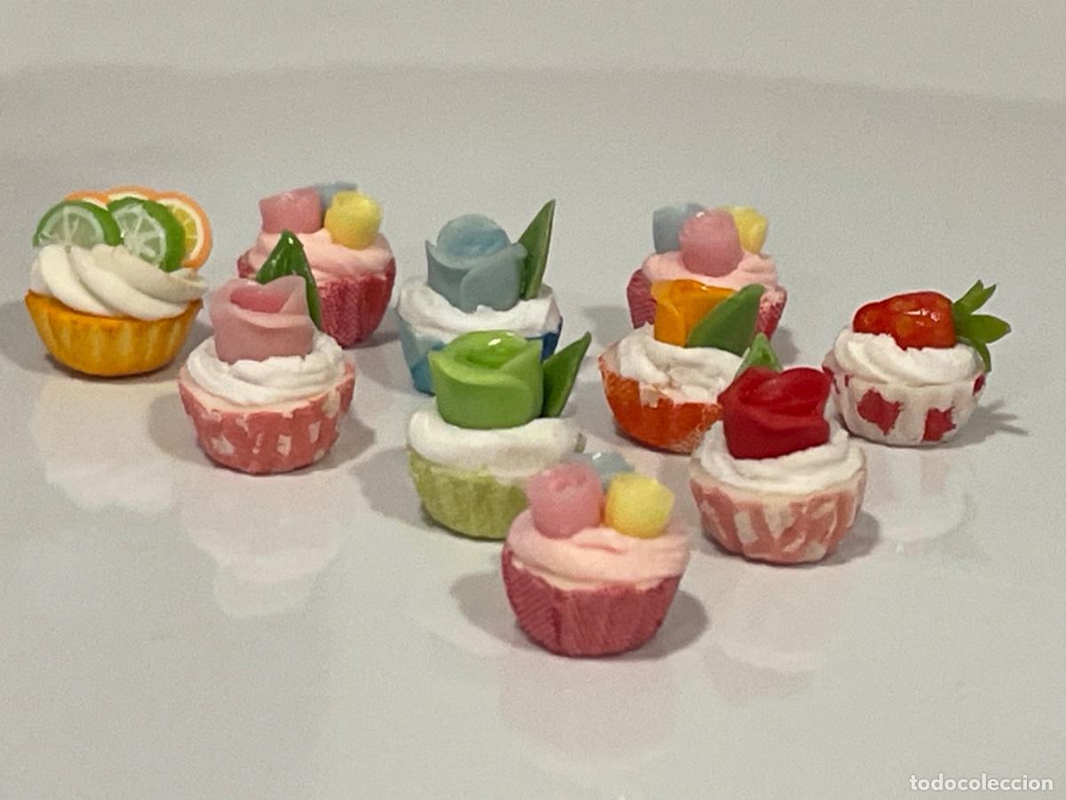 Casas de mu&ntilde;ecas: Surtido de pasteles con flor en miniatura - Foto 3