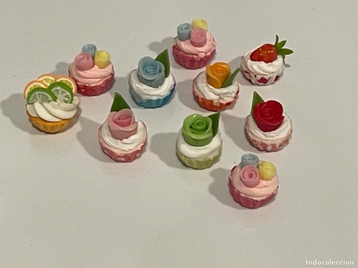 Casas de mu&ntilde;ecas: Surtido de pasteles con flor en miniatura - Foto 4