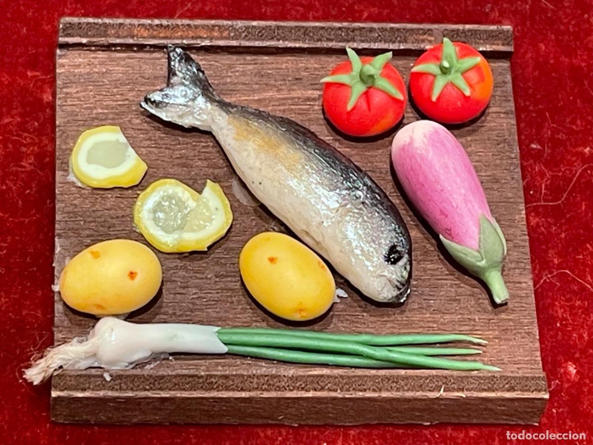 Casas de mu&ntilde;ecas: Tabla de pescado con verduras miniatura - Foto 1