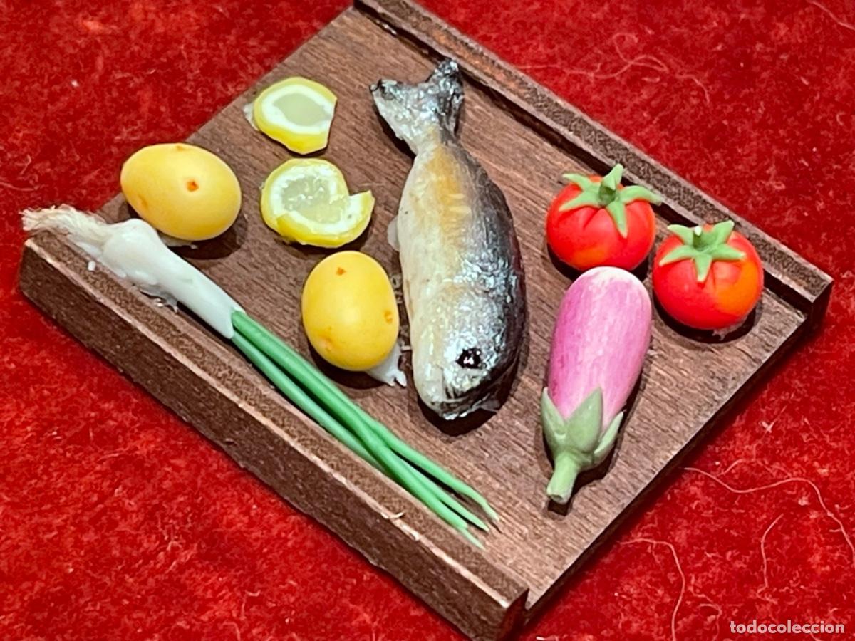 Casas de mu&ntilde;ecas: Tabla de pescado con verduras miniatura - Foto 4