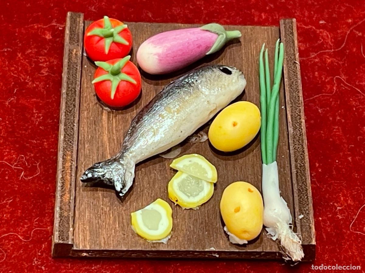 Casas de mu&ntilde;ecas: Tabla de pescado con verduras miniatura - Foto 5