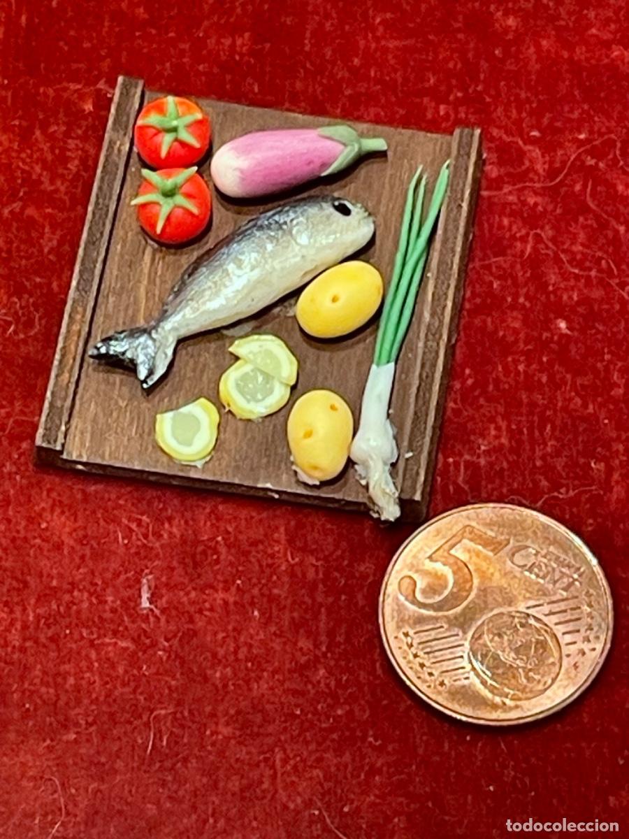 Casas de mu&ntilde;ecas: Tabla de pescado con verduras miniatura - Foto 7