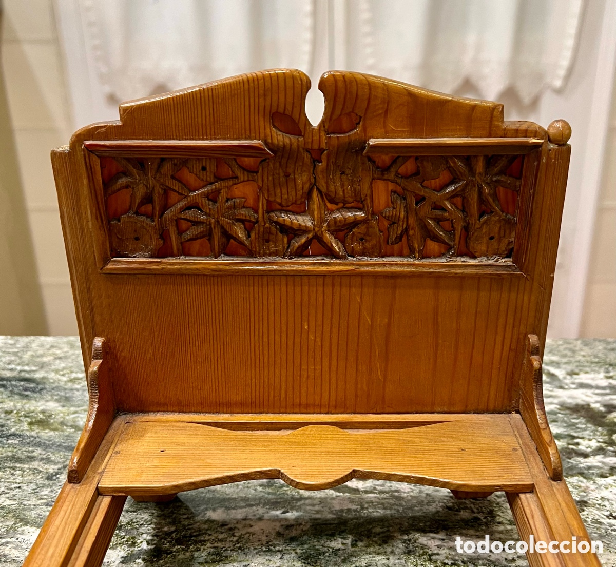 Casas de mu&ntilde;ecas: Cama artesanal de madera barnizada. - Foto 2