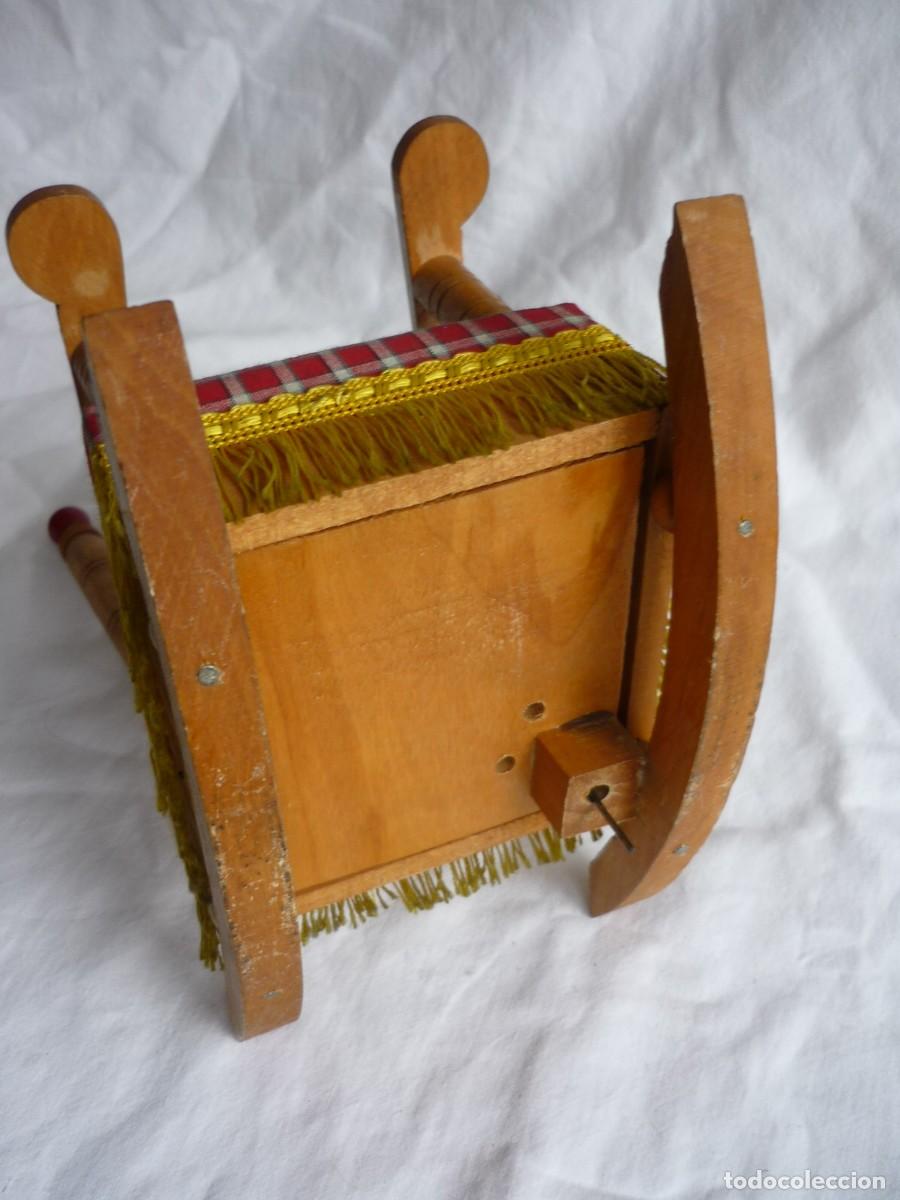 Casas de mu&ntilde;ecas: Hamaca para mu&ntilde;eca en madera, con sonido - Foto 9