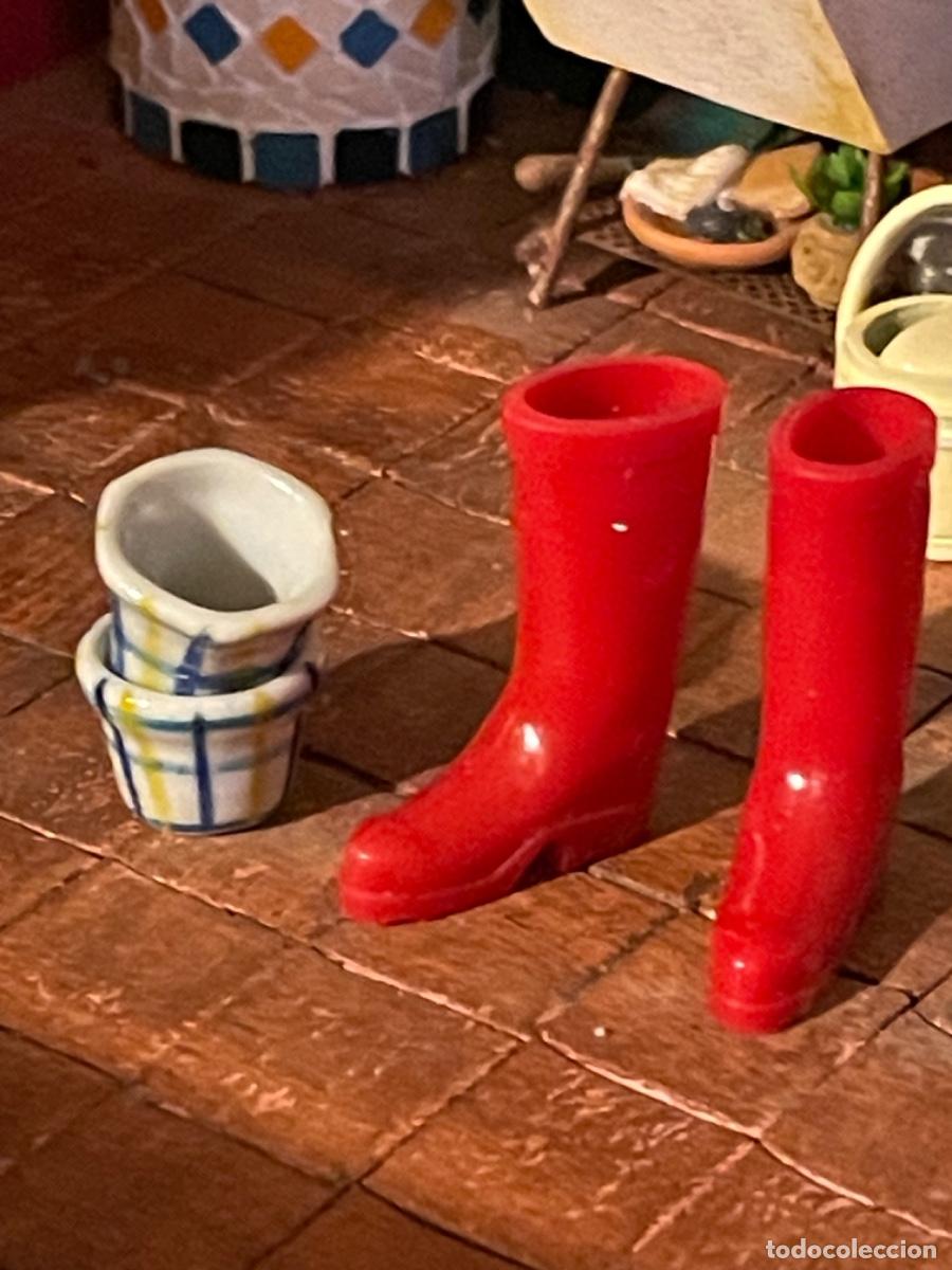Casas de mu&ntilde;ecas: Botas rojas miniatura casa de mu&ntilde;ecas - Foto 1