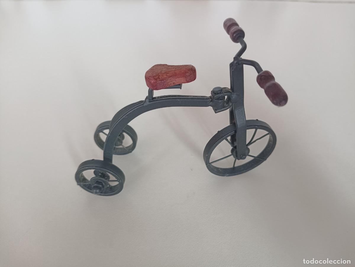 Casas de mu&ntilde;ecas: Complemento para casa de mu&ntilde;ecas ANTIGUA BICICLETA de 3 ruedas. - Foto 1