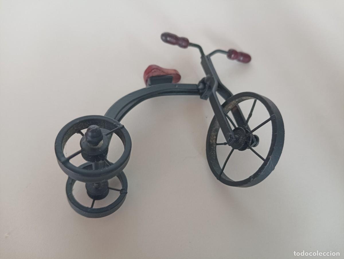 Casas de mu&ntilde;ecas: Complemento para casa de mu&ntilde;ecas ANTIGUA BICICLETA de 3 ruedas. - Foto 2