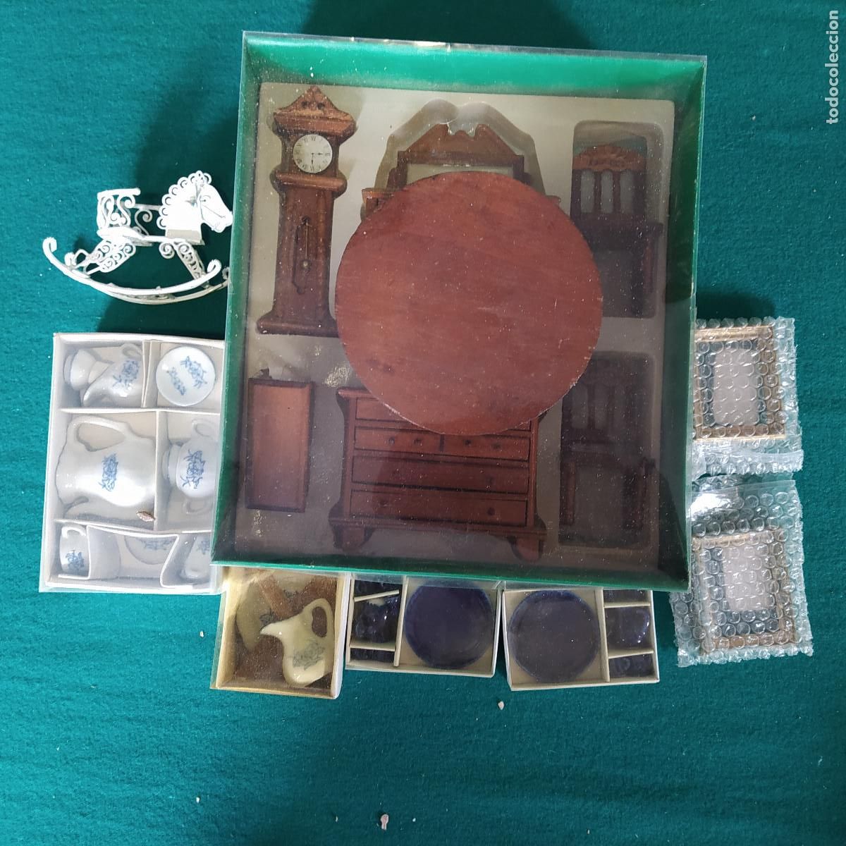 Casas de mu&ntilde;ecas: MUEBLES EN MINIATURA PARA CASA DE MU&Ntilde;ECAS - Foto 1