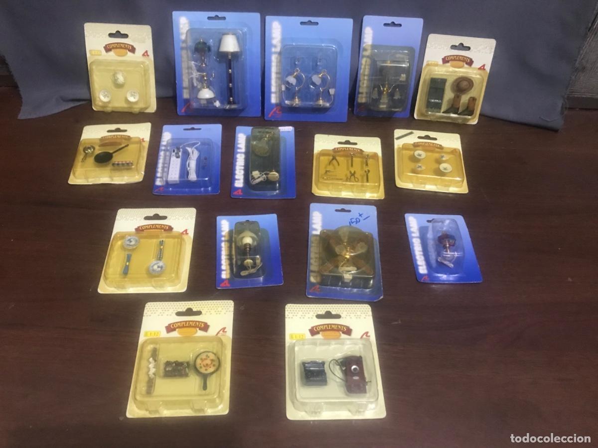 Casas de mu&ntilde;ecas: Lote de l&aacute;mparas y accesorios para casa de mu&ntilde;ecas - Foto 1