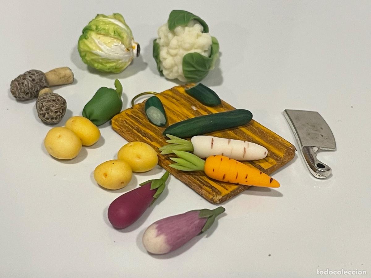 Casas de mu&ntilde;ecas: Tabla de cortar con verduras variadas miniatura casa de mu&ntilde;ecas - Foto 2