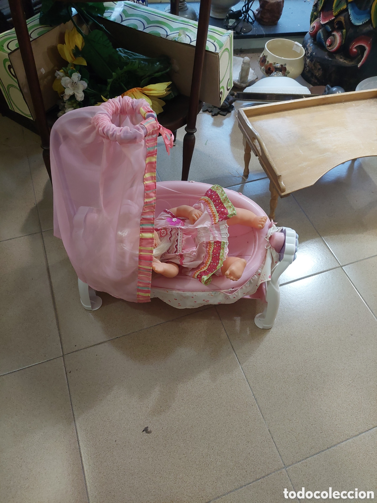 Casas de mu&ntilde;ecas: Cuna con mu&ntilde;eca vinta - Foto 2