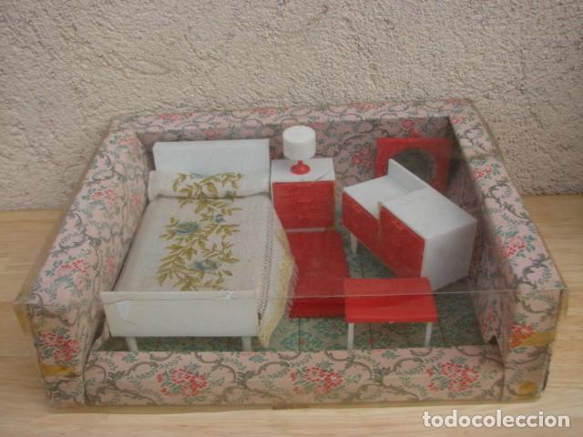 Casas de mu&ntilde;ecas: DORMITORIO DE CASA DE MU&Ntilde;ECAS MUEBLINES DE JEMSA - Foto 1