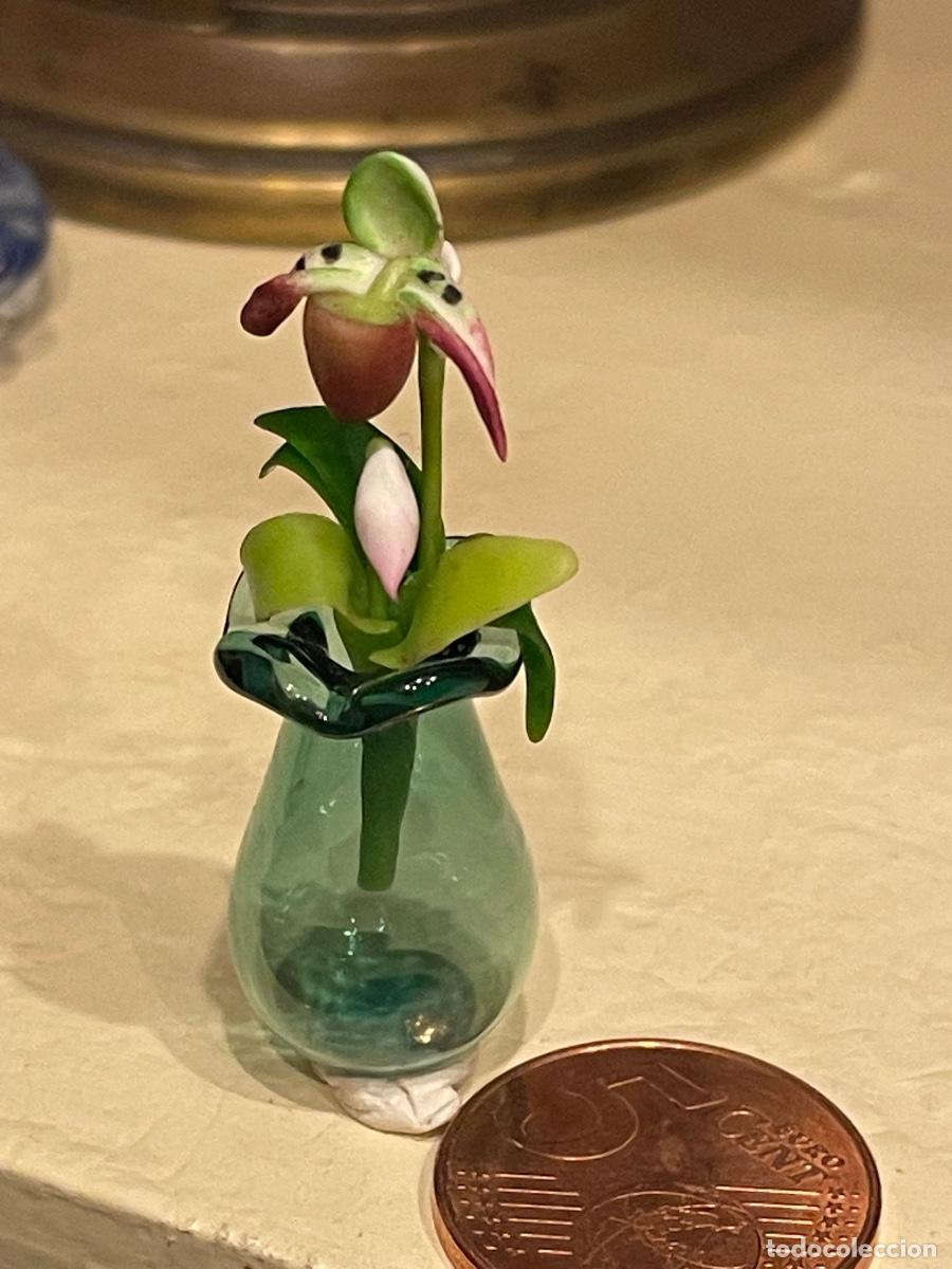 Casas de mu&ntilde;ecas: Jarr&oacute;n verde con flor miniatura casa de mu&ntilde;ecas - Foto 2