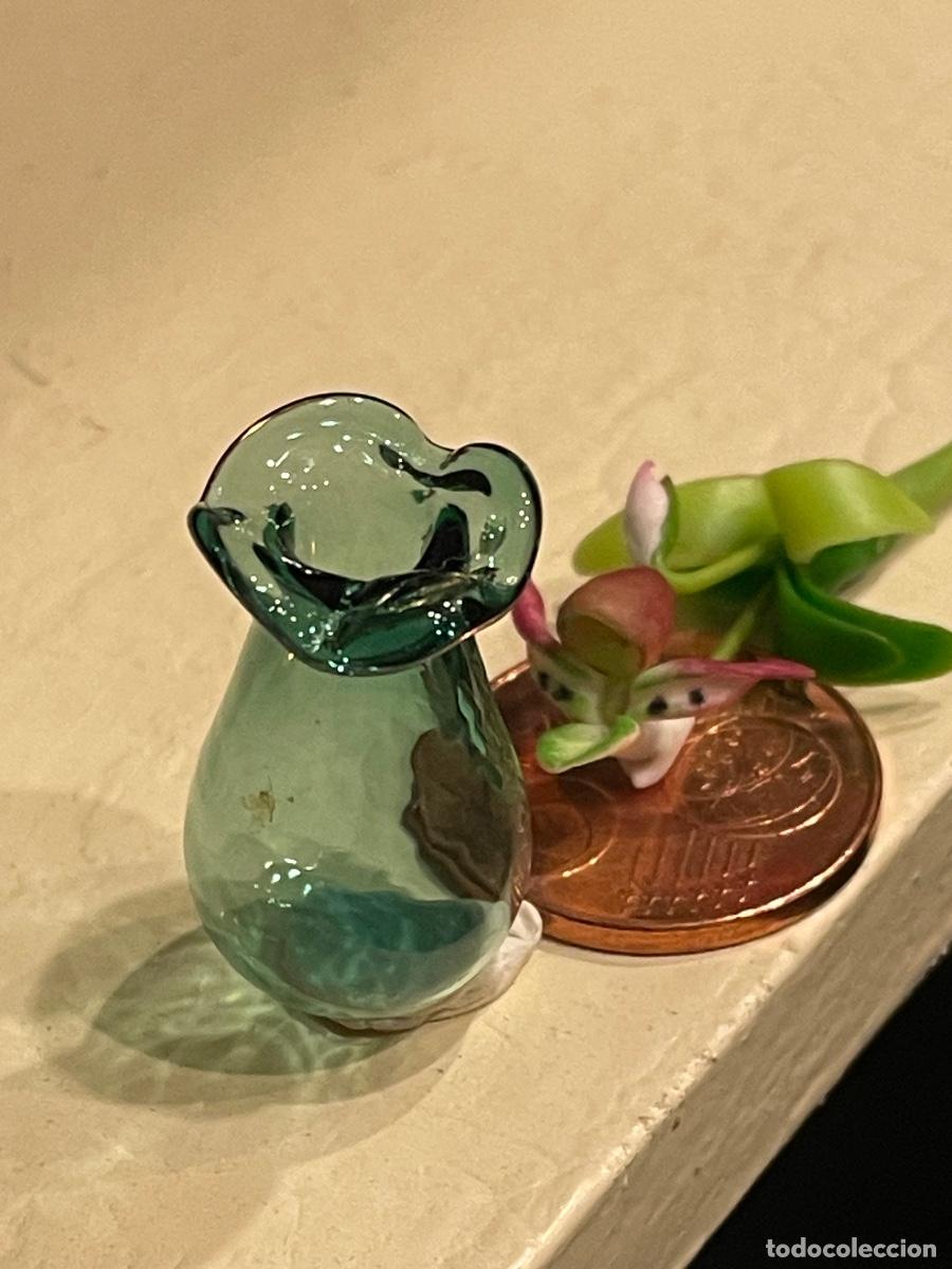 Casas de mu&ntilde;ecas: Jarr&oacute;n verde con flor miniatura casa de mu&ntilde;ecas - Foto 4
