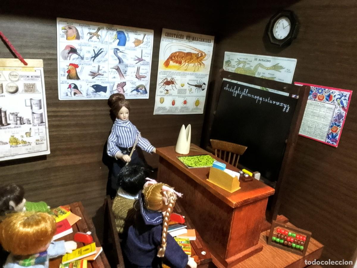 Casas de mu&ntilde;ecas: Colegio Antiguo en Miniatura - Foto 1